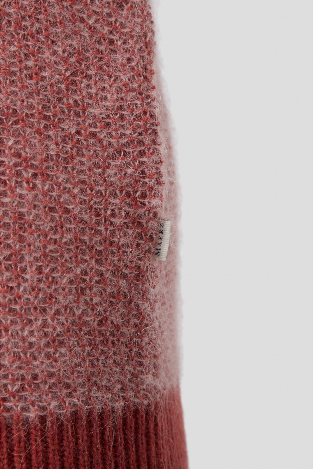 Женский розовый свитер - 4