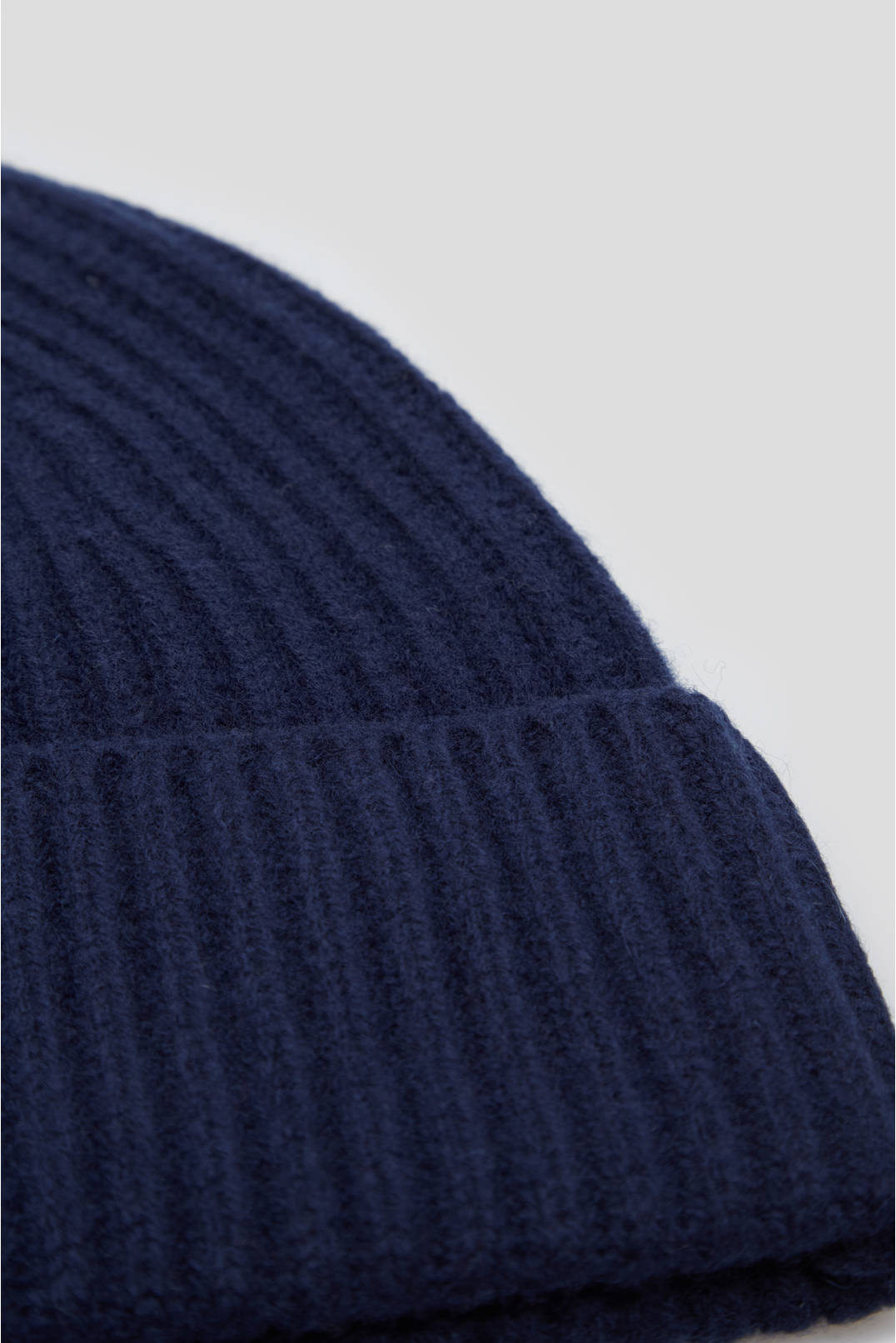 Женская темно-синяя шерстяная шапка - 3