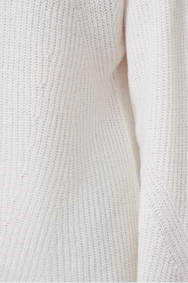 Женский белый свитер - 4